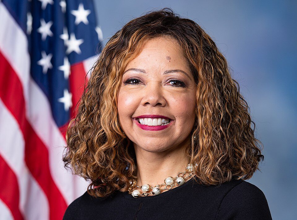 https://commons.wikimedia.org/wiki/File:Lucy_McBath,_official_portrait,_116th_Congress.jpg