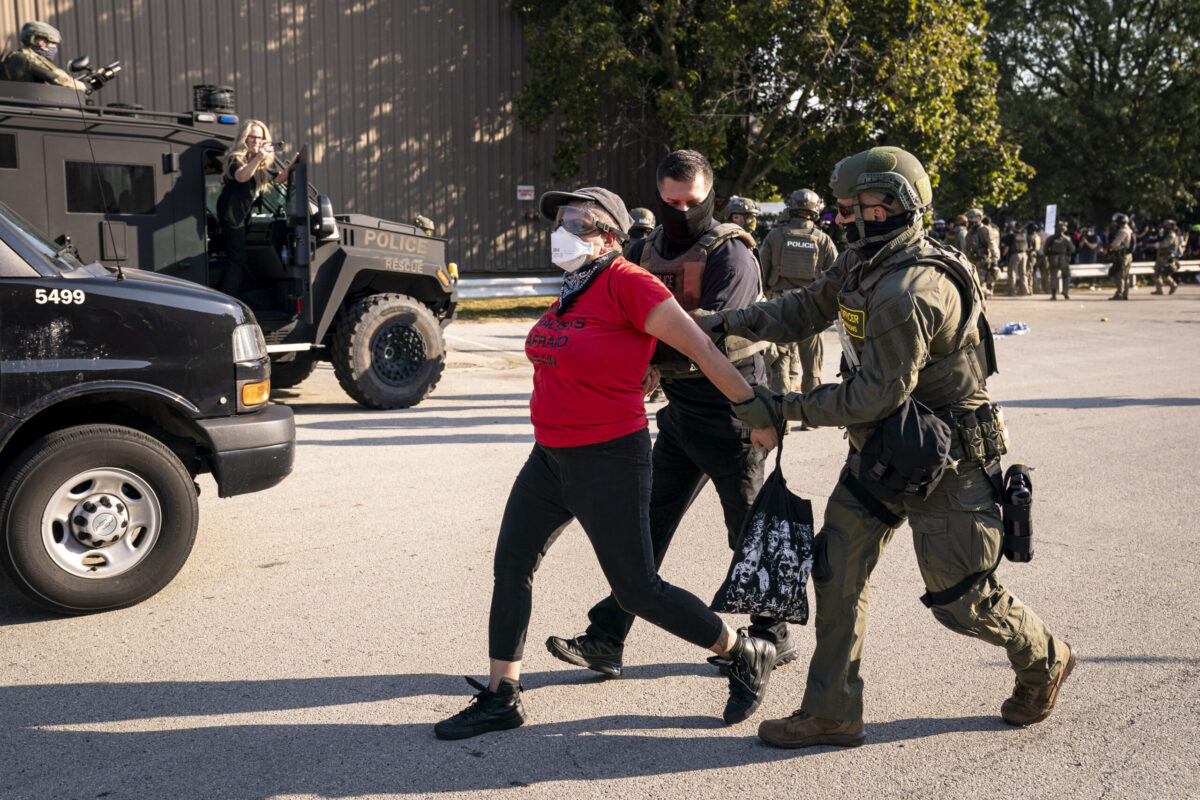 Secretary of Homeland Security Kristi Noem, not shown, visits with U.S. Immigration and Customs Enforcement officers at the ICE facility in Chicago to observe enforcement operations, Oct. 3, 2025. (DHS photo by Tia Dufour)