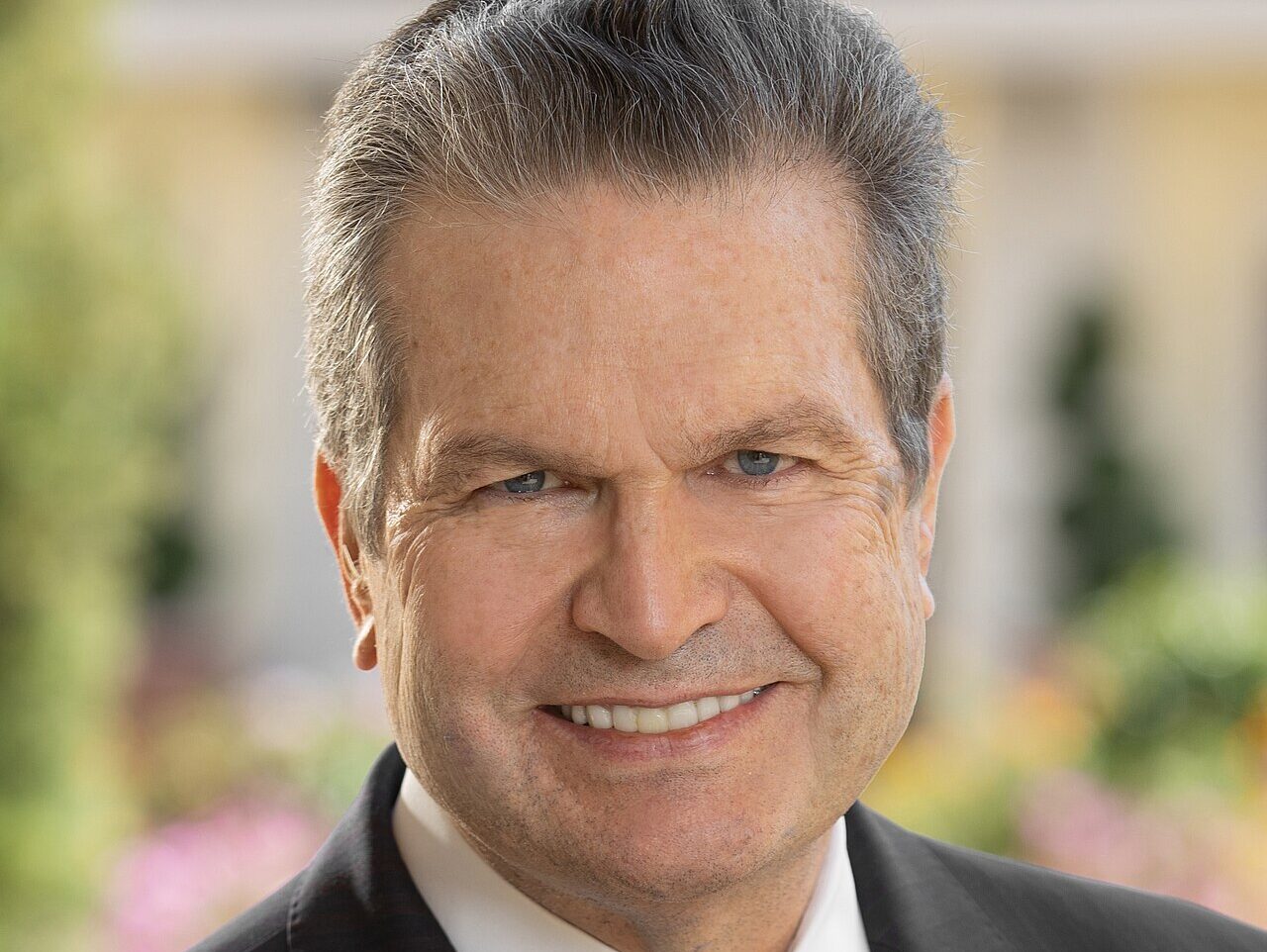 https://commons.wikimedia.org/wiki/File:RickJacksonCEO.jpg